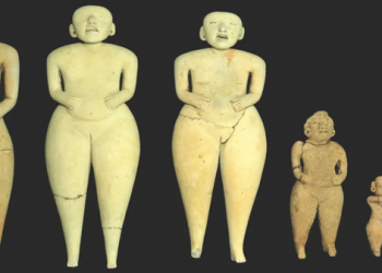 ਐਲ ਸੈਲਵਾਡੋਰ ਪਿਰਾਮਿਡ ਦੇ ਉੱਪਰ ਲੱਭੀਆਂ ਗਈਆਂ ਅਜੀਬ ਗੁੱਡੀਆਂ